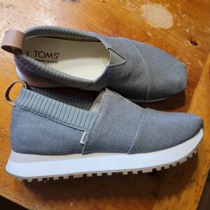 TOMS Textured Gray Casual Slip-Ons